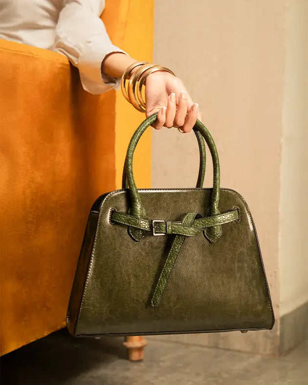 Ladies bag in hand